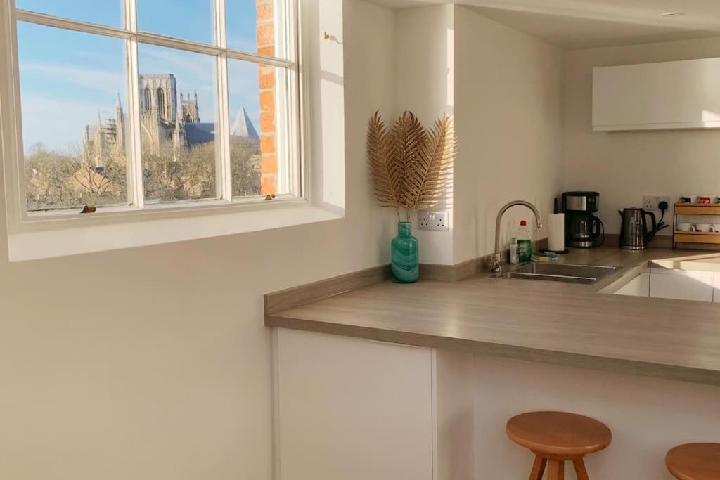Betty'S Minster View - 6 Twins Or 3 Superkings -Central With Free Parking York Exterior photo