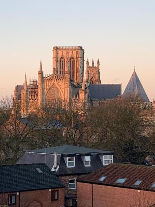 Betty'S Minster View - 6 Twins Or 3 Superkings -Central With Free Parking York Exterior photo